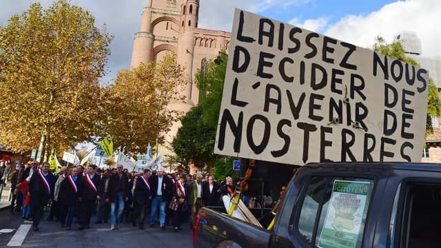 Des agriculteurs opposés à la suspension des travaux du barrage de Sivens manifestent à Albi, le 15 novembre dernier.