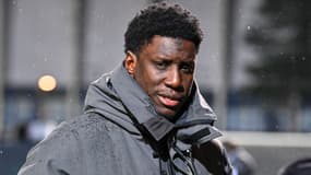 Demba Ba à Dunkerque pendant un match de Ligue 2 en décembre 2023