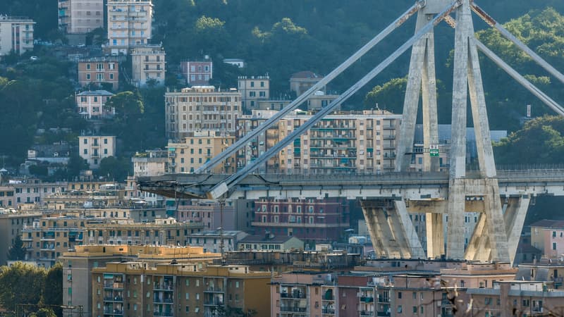 Le viaduc en partie effondré de Gênes, en Italie.
