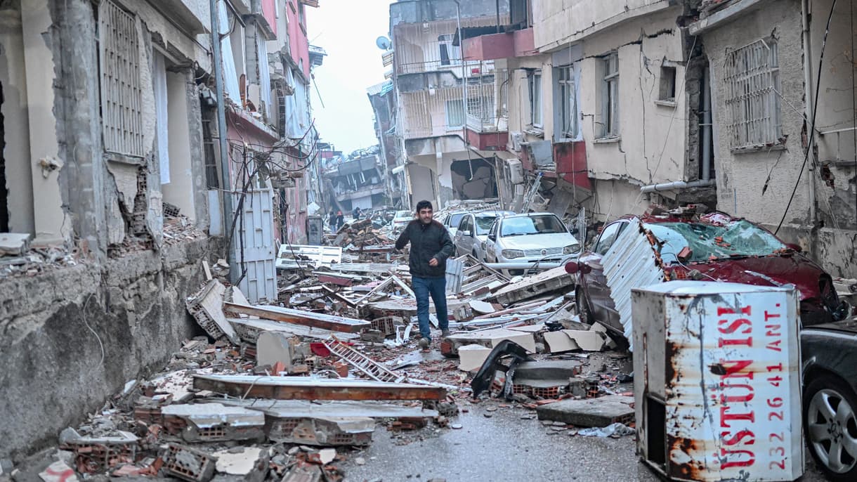 Séisme en Turquie et en Syrie: le bilan dépasse désormais les 12.000 morts