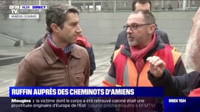 Réforme des retraites: François Ruffin (LFI) rend visite aux cheminots mobilisés sur le parvis de la gare d'Amiens 