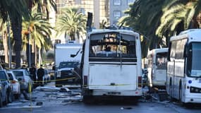 L'attentat suicide a fait 12 morts parmi la garde présidentielle dans un bus à Tunis