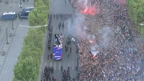 Passage des Bleus sur les Champs: la polémique ne retombe pas