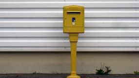 La Poste annonce un "timbre digital" à recopier sur l'enveloppe