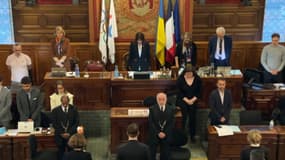 Le Conseil de Paris, le 9 octobre 2024, lors d'une minute de silence en hommage à Philippine, étudiante de 19 ans tuée le 21 septembre dernier près du bois du Boulogne.