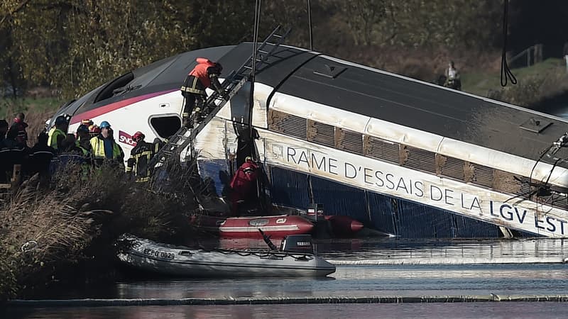 Le TGV victime d'un accident lors d'un essai le 14 novembre 2015, à Eckwersheim (Bas-Rhin).