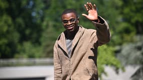 Pierre Kalulu lors de son arrivée à Clairefontaine, en mai 2025.