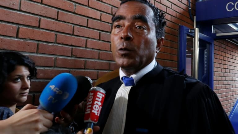 L'avocat français Alex Ursulet s'adresse aux journalistes au tribunal de Bobigny, au nord de Paris, le 27 mai 2016