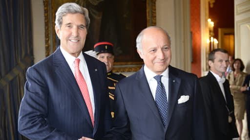 Laurent Fabius, ministre des Affaires étrangères français et son homologue américain John Kerry à Paris le 7 septembre 2013.