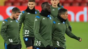 Des joueurs de Naples à l'échauffement le 29 novembre 2019