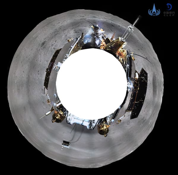 La photo à 360° de la face cachée de la lune La photo à 360° de la face cachée de la lune