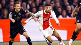 Noussair Mazraoui face au Benfica en 8e de finale de Ligue des champions.