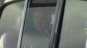 Le roi Charles III, en voiture, le lundi 12 septembre 2022. 