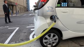 Le développement des véhicules électriques, ici à Nice, est tributaire d'un réseau étendu de bornes de recharge.