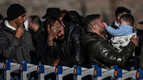 Des réfugiés syriens à Reyhanli, à la frontière turco-syrienne, le lundi 9 décembre 2024.  