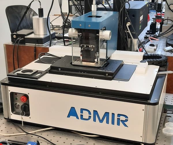 La machine fonctionne comme un scanner infrarouge La machine fonctionne comme un scanner infrarouge
