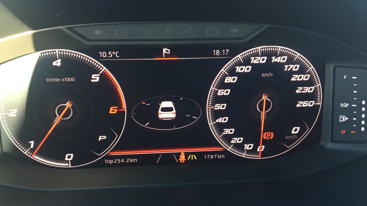 Avec seulement 2 niveaux de finition, le Tarraco se montre très bien équipé dès la finition Style. L'un des points forts pour se distinguer des autres SUV : ce digital cockpit (voir notre vidéo). Avec seulement 2 niveaux de finition, le Tarraco se montre très bien équipé dès la finition Style. L'un des points forts pour se distinguer des autres SUV : ce digital cockpit (voir notre vidéo).