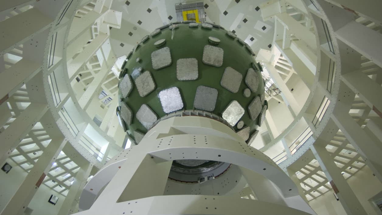 La chambre d'expérience vue de l'extérieur