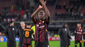 L'attaquant de Galatasaray, prêté par Naples, Victor Osimhen, après un match de Ligue Europa le 28 novembre 2024