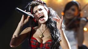 La chanteuse britannique Amy Winehouse a été retrouvée morte à son domicile à Londres, selon la chaîne de télévision Sky News. /Photo d'archives/REUTERS/Alessia Pierdomenico