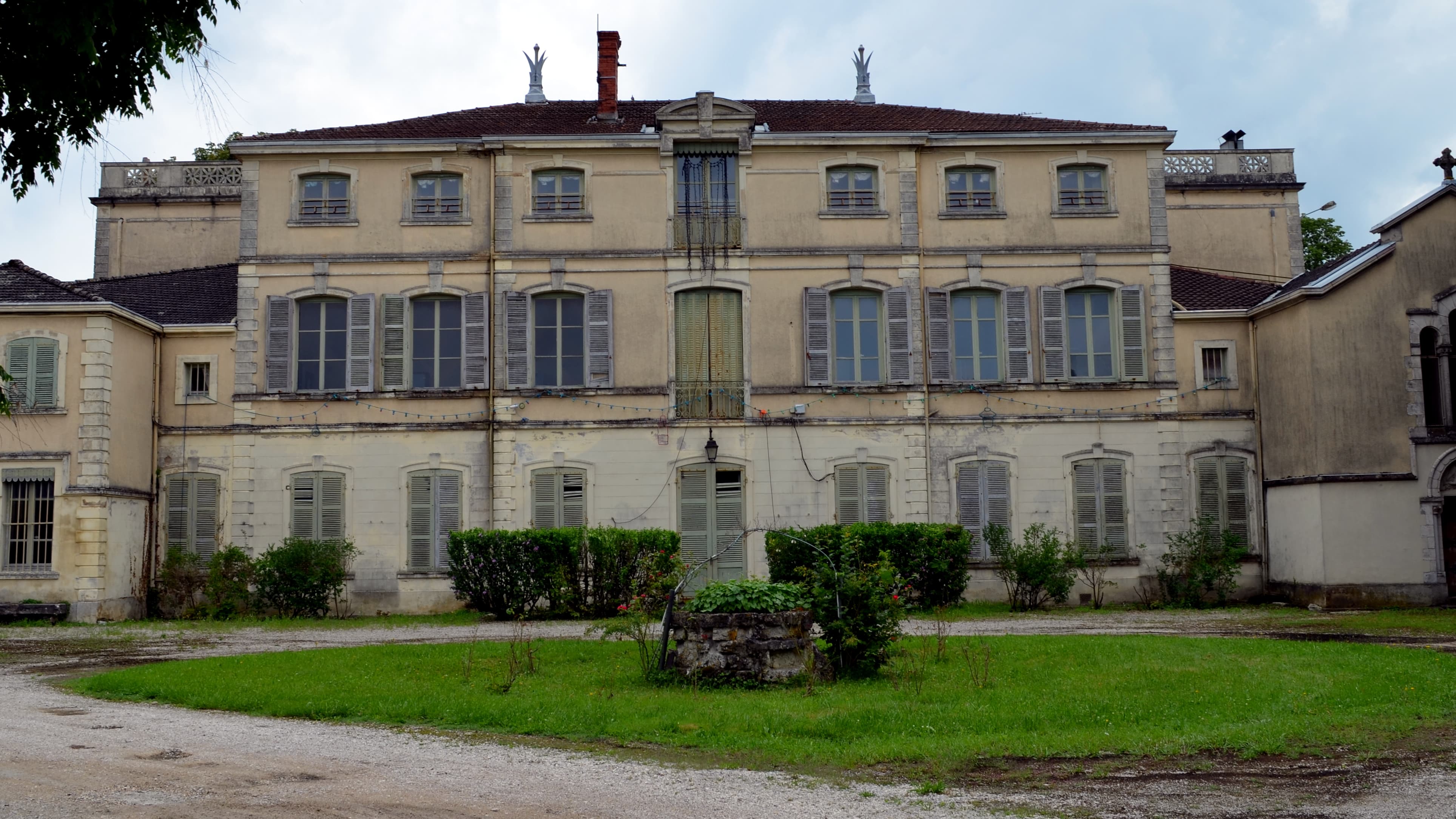 La région Auvergne-Rhône-Alpes rachète le château de Saint ...