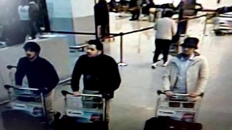 La police a diffuse ces images des caméras de surveillance sur lesquelles on voit les trois suspects des attentats qui ont frappé l'aéroport de Bruxelles ce 22 mars.