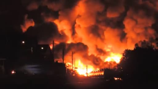 Un train qui transportait du pétrôle a déraillé au Québec dans la nuit de vendredi à samedi.