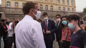 Tenues vestimentaires à l'école: pour Emmanuel Macron, "le bon sens vaut mieux qu'un long règlement"