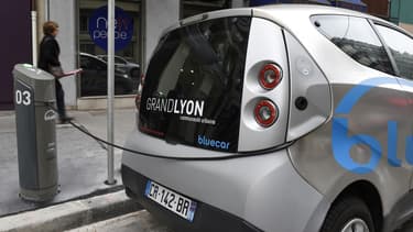 "Je prends acte de la décision de M. (Vincent) Bolloré", a indiqué le nouveau président écologiste de la métropole Bruno Bernard, cité dans le communiqué.