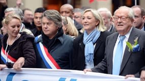 Marion Maréchal-Le Pen, Gilbert Collard, Marine et Jean-Marie Le Pen, au temps de l'union, avant que la famille ne se déchire (photo prise en mai 2013, à Paris).