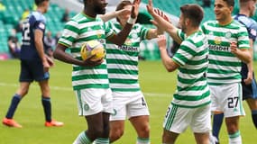 Odsonne Edouard félicité par ses partenaires du Celtic