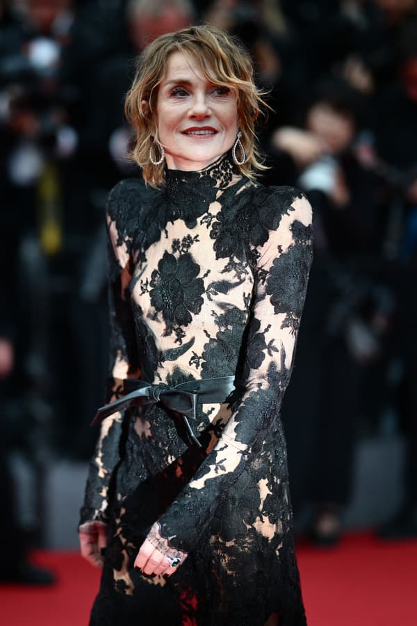 Isabelle Huppert en Balenciaga lors du Festival de Cannes 2023