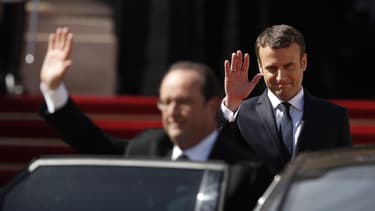 L'ancien Président François Hollande à son départ de l'Elysée, le 14 mai 2017, escorté par son successeur Emmanuel Macron.