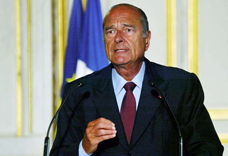 https://images.bfmtv.com/BESqQvzbZAI9Y0WDYfppCeu0LYY=/0x0:2048x1403/800x0/images/Jacques-Chirac-canicule-2003-384751.jpg