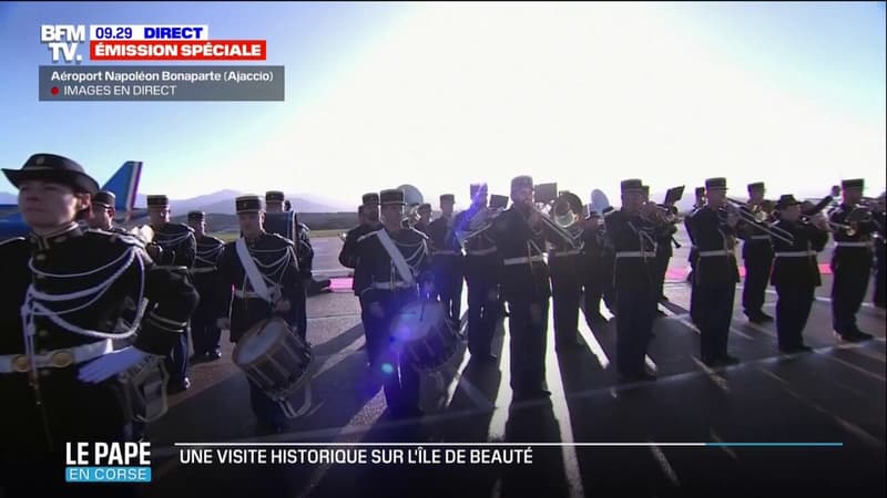 Corse: l'hymne national joué à l'occasion de l'arrivée du pape François