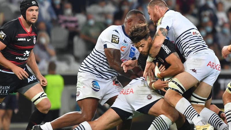 Toulouse-UBB: l'énorme choc sur Ntamack, KO et évacué sur civière