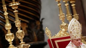 Le pape Benoît XVI a célébré lundi la huitième messe de Noël de son pontificat.