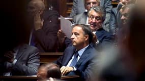 Six mois avant l'élection présidentielle, le socialiste Jean-Pierre Bel (au centre) a été élu samedi président du Sénat français, devenant le premier dirigeant de gauche de la chambre haute du Parlement sous la Ve République. /Photo prise le 1er octobre 2