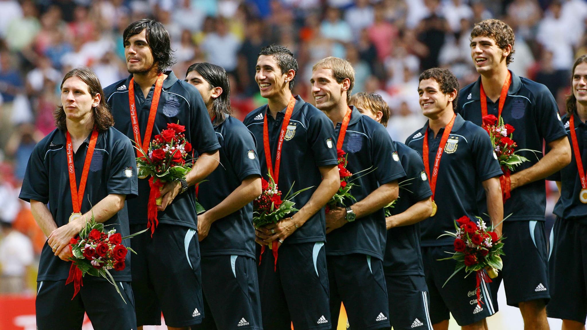 Lionel Messi et ses partenaires argentins avec la médaille d'or aux Jeux olympiques de Pékin en 2008