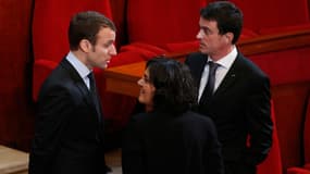Manuel Valls et ses ministres passent un premier test parlementaire.