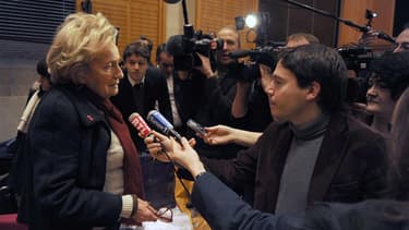 Bernadette Chirac s'est félicitée vendredi de l'entrée en lice de Nicolas Sarkozy dans la campagne présidentielle, saluant un homme "très intelligent" qui a "l'expérience d'un mandat". /Photo prise le 17 février 2012/REUTERS/Caroline Blumberg