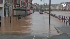 La Nive en crue inonde les quais de Bayonne