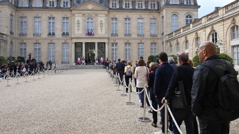En moins de 48h, 3800 visiteurs sont allés rendre hommage à Jacques Chirac à l'Elysée