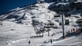 Des skieurs sur une piste de la station de ski de l'Alpe-d'Huez, le 13 décembre 2021.