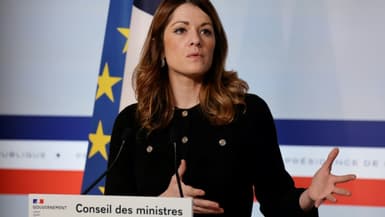 La porte-parole du gouvernement français, Maud Bregeon, donne une conférence de presse à l'Elysée, à Paris, le 14 janvier 2026