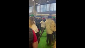 Tensions au Salon de l'Agriculture : affrontements entre agriculteurs et service d'ordre