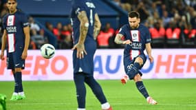 Lionel Messi marque sur coup-franc face à Nice, le 1er octobre 2022.