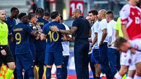 Thierry Henry s'adressant à Rayan Cherki au stade Marcel Picot (Nancy), le 7 septembre 2023