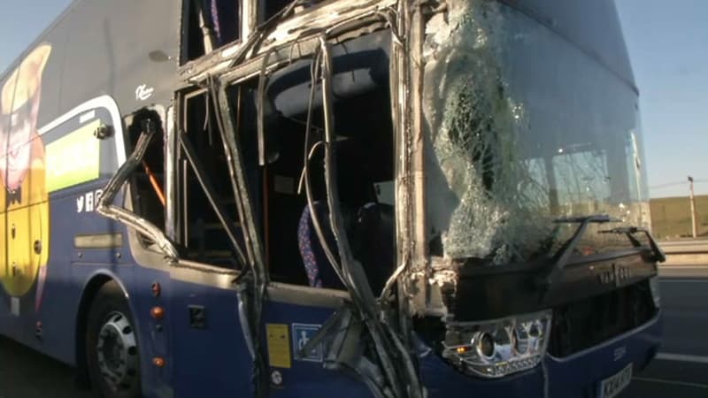 Le bus s'est encastré dans un plot en béton sur l'A1.