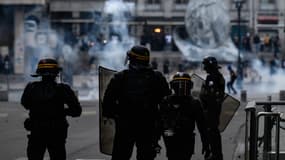 Des CRS déployés dans les rues de Lyon le 30 juin 2023.